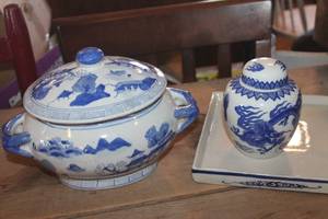 lot 2125 image: Vintage Chinese Blue & White Soup Tureen & More