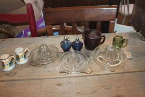 lot 2132 image: Vintage Glass Juicers and More