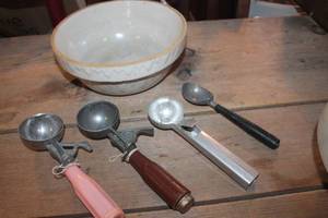 lot 2144 image: Vintage 9 wide Crock Bowl & More