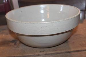 lot 2145 image: Vintage 10 12 Western Stoneware Crock Bowl