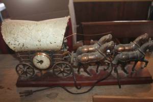 lot 2158 image: Antique United Chuckwagon Clock untested