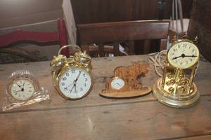 lot 2161 image: Lot of Clocks untested