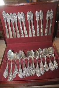 lot 2168 image: Vintage Godinger Baroque Silverware Set in Wooden Storage Box