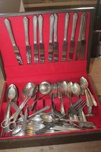 lot 2169 image: Vintage Oneida Silverware Set & More in Wooden Storage Box