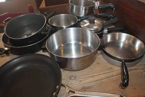 lot 2178 image: Large Lot of Pots and Pans