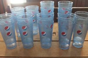 lot 2184 image: 20 Vintage Pepsi Cups