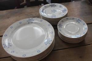 lot 2192 image: Gibson Snowflake Dishes