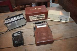 lot 2208 image: Vintage Radios untested