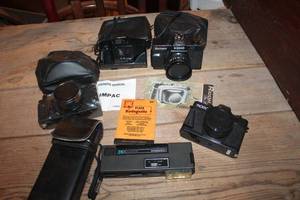 lot 2223 image: Vintage 35mm Cameras with Carrying cases and More
