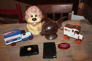 lot 2228 image: Vintage Banks and More