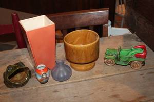 lot 2231 image: Haeger Planter, Vases and More