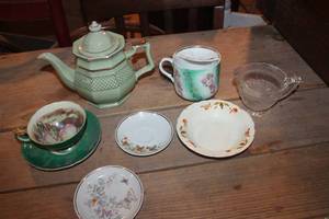lot 2237 image: Vintage Enesco Teapot and More