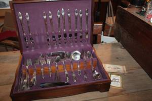 lot 2238 image: Vintage 1847 Rogers Bros. Silverware in Wooden Storage Box