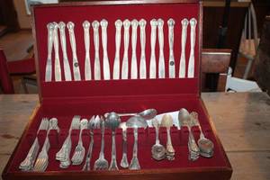 lot 2239 image: Vtg. Godinger Silverware in Wood Storage Box