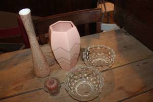 lot 2241 image: Napco Pink Vase and More