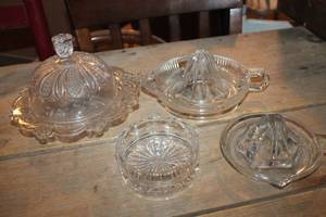 lot 2246 image: Vintage Glass Juicers and More