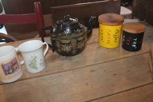 lot 2265 image: Vintage Made in England Teapot and More