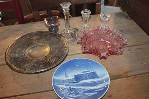 lot 2269 image: Vintage Dcor Plates, Candleholders & More