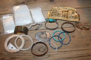 lot 2272 image: NEW Jewelry Bags and More