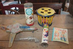 lot 2291 image: Vintage Tinkertoys and More