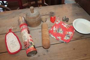 lot 2295 image: Vintage Wood Butter Mold, Baster and More