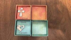 lot 21 image: Mom Heart and Cross Sentiment Token Pin Set