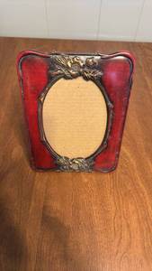 lot 22 image: Red and Gold Floral Embossed Picture Frame
