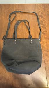 lot 25 image: Large Black Leather Tote Bag with Crossbody Strap