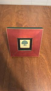 lot 32 image: Small Wood Picture Frame Red and Green