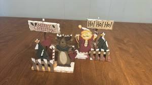 lot 100 image: Holiday Christmas Wooden Decorative Tabletop Display Set 2-Piece