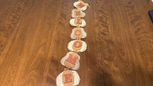 lot 113 image: Welcome Sign Garland Banners Letters D�cor