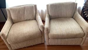 lot 911 image: Heritage Pair of Upholstered swivel Armchairs 28X30X25