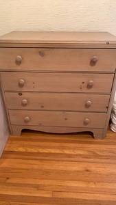 lot 916 image: Lane Chest of Drawers The America Collection Museum of American Folk-Art Adaptation 34X36X19