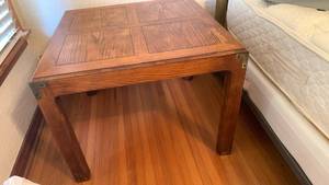 lot 917 image: Square wood side table 21X28