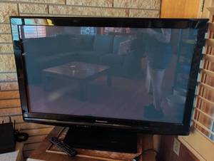 lot 1005 image: Panasonic TC-P42C2 42 inch Plasma HD Television
