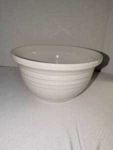 lot 1010 image: 12 wide Roseville Cream Bowl