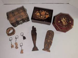 lot 1017 image: Decorative Collectibles Lot Music Boxes, Figurines, Keychains, Trunk