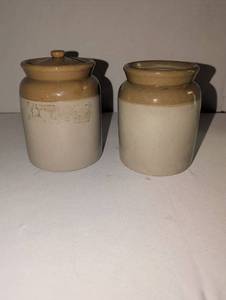 lot 1019 image: Two-Tone Ceramic Salt Glaze Crock Jars, 5.5