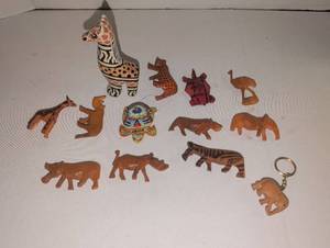 lot 1025 image: Mixed Lot Hand-Carved African Animal Figurines 15 Pieces