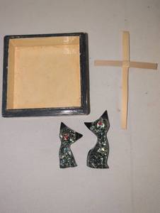 lot 1027 image: Decorative Acrylic Vomit Cat Figurines Pair with Box and Cross