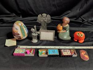 lot 1039 image: Collectible Figurines and Decorative Items Lot - 11 Pieces