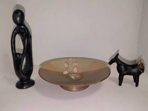 lot 1047 image: 3-Piece Decorative Figurine and Bowl Set Black and Tan