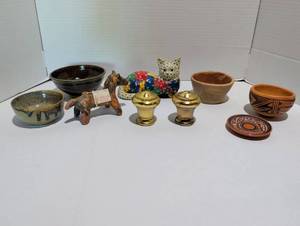 lot 1052 image: Decorative collectible lot ceramic bowls, knobs, animal figurine, and more