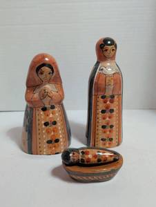lot 1063 image: Hand-Painted Nesting Dolls Set 3-Piece Female Figures