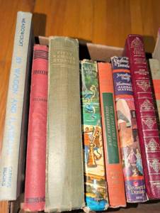 lot 1086 image: Lot of 12 Classic Literature Books Including Jules Verne Gullivers Travels Treasure Island
