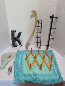 lot 1233 image: Wall mount hooks, expandable rack, back scratcher and glass fan blades