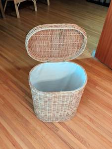 lot 1243 image: Woven Basket with Hinged Lid and Fabric Liner. 21 tall
