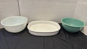 lot 1307 image: Ceramic casserole, Turquoise bowl and White bowl