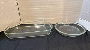 lot 1312 image: Pyrex Glass Baking Dishes Set of 2