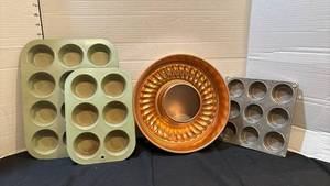 lot 1333 image: Baking Pan Lot 12-Cup Muffin Tins and Fluted Jello Mold